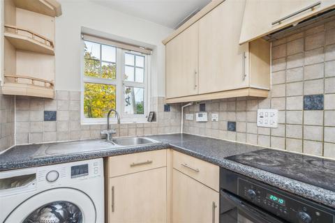 2 bedroom semi-detached house to rent, Riley Close, Aylesbury HP20