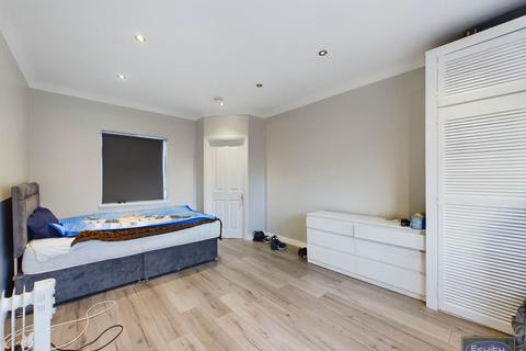 1 bedroom in a house share to rent, Montbelle Road, London,