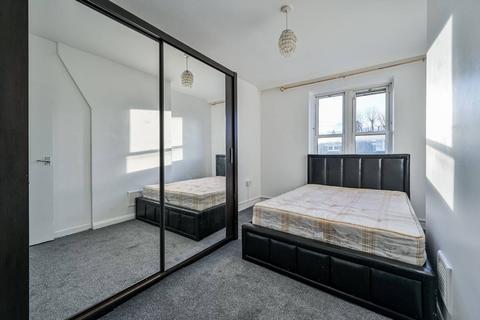 2 bedroom flat to rent, Amhurst Road, Clapton, London, E8