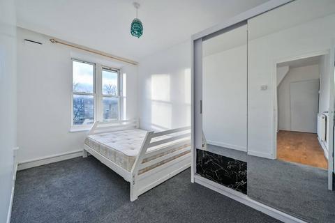 2 bedroom flat to rent, Amhurst Road, Clapton, London, E8