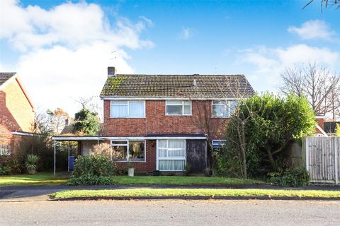 4 bedroom detached house for sale, Dinorben Avenue, Hampshire GU52