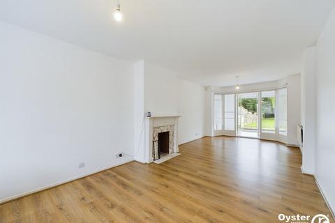 3 bedroom semi-detached house to rent, Lower Kenwood Avenue, Enfield, EN2