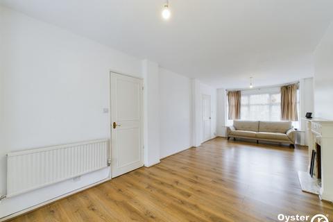 3 bedroom semi-detached house to rent, Lower Kenwood Avenue, Enfield, EN2