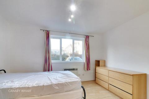 2 bedroom apartment to rent, Langbourne Place, London, E14