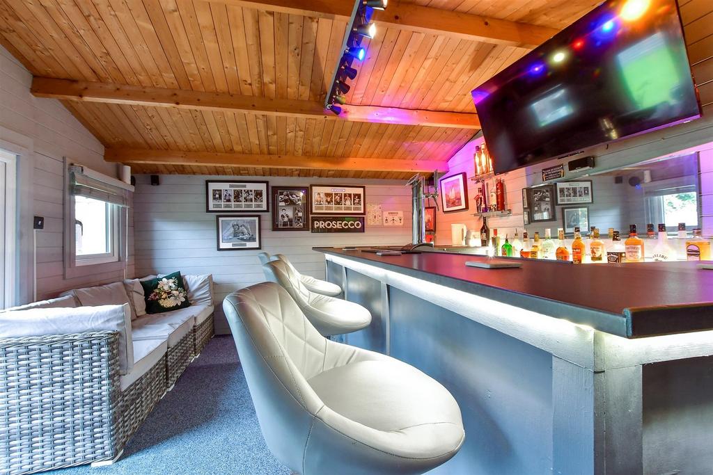 Outbuildings/Bar