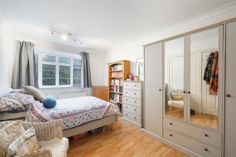 1 bedroom block of apartments for sale, Streatham High Road, SW16