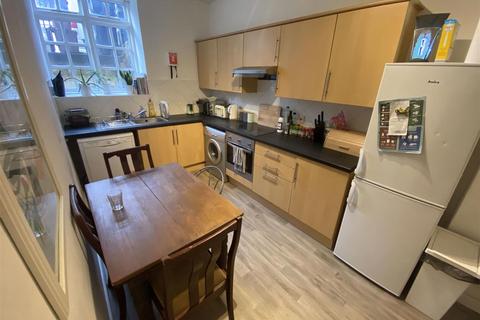 2 bedroom ground floor flat to rent, BPC00829 Garden Flat, Kingsdown Parade, BS6