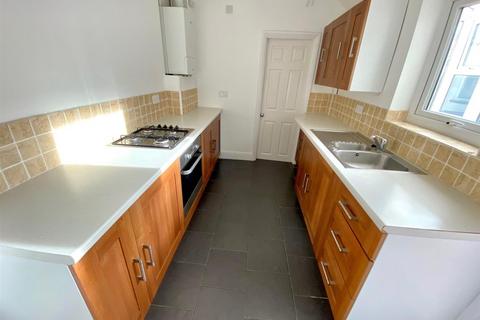 2 bedroom end of terrace house for sale, Somerton Avenue, Lowestoft, Suffolk