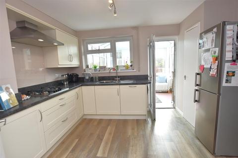 64 Thornpark Rise, Exeter, EX1 3HT