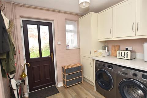 64 Thornpark Rise, Exeter, EX1 3HT