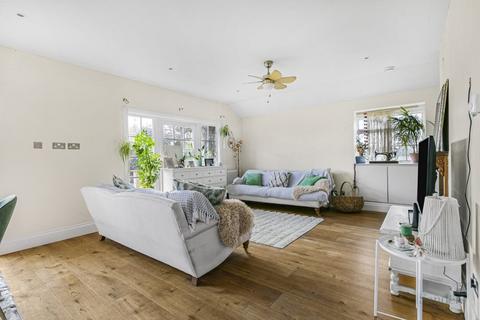 2 bedroom property to rent, The Creek, Sunbury-On-Thames TW16