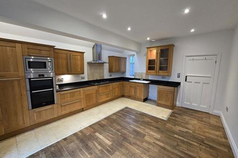 5 bedroom detached house to rent, Holmfield Road, Leicester