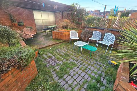 28 Birchfield Road, Northampton, NN1 4RE