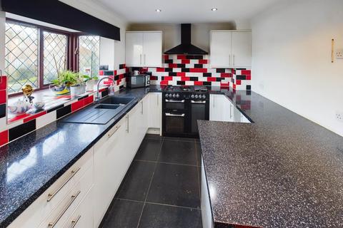 4 bedroom detached house for sale, Cardy Road, Boxmoor