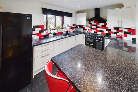 4 bedroom detached house for sale, Cardy Road, Boxmoor