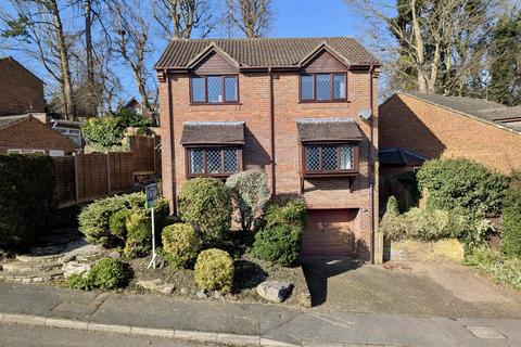 4 bedroom detached house for sale, Cardy Road, Boxmoor