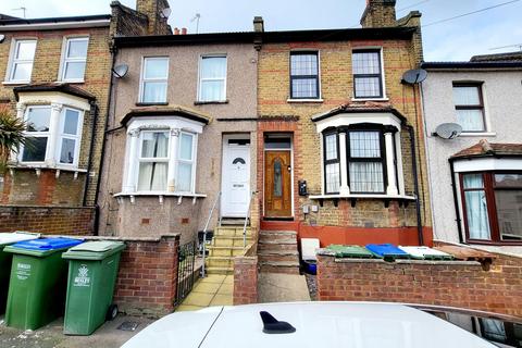 3 bedroom terraced house to rent, Maximfeldt Road, Erith, Kent