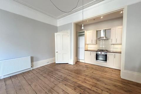 2 bedroom flat to rent, Lansdowne Place, Hove