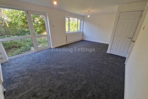 3 bedroom semi-detached house to rent, Gayhurst Close, Caversham