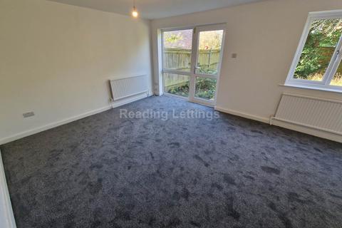 3 bedroom semi-detached house to rent, Gayhurst Close, Caversham