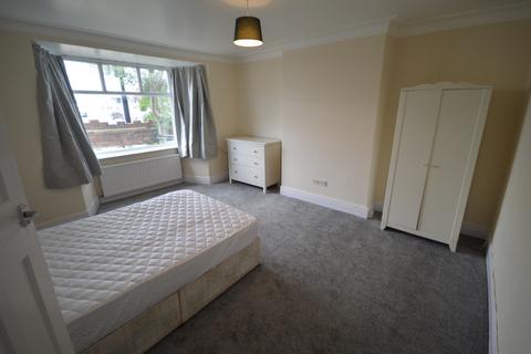 2 bedroom flat to rent, Benfield Road, Newcastle upon Tyne NE6