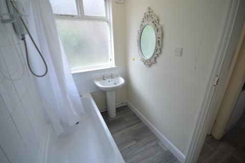 2 bedroom flat to rent, Benfield Road, Newcastle upon Tyne NE6