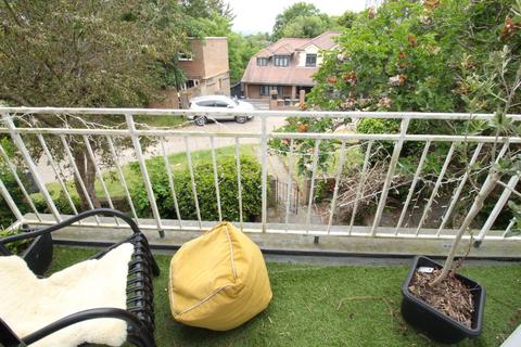 4 bedroom detached house to rent, Hillbrow Road, Bromley BR1