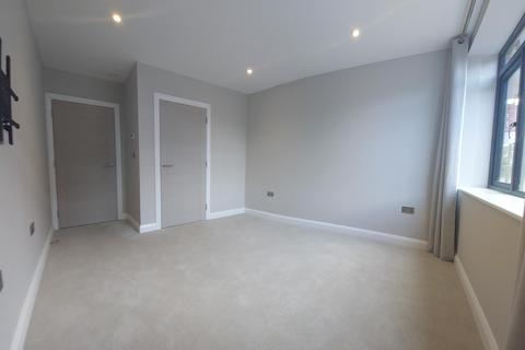 1 bedroom flat to rent, Meadrow, Godalming GU7