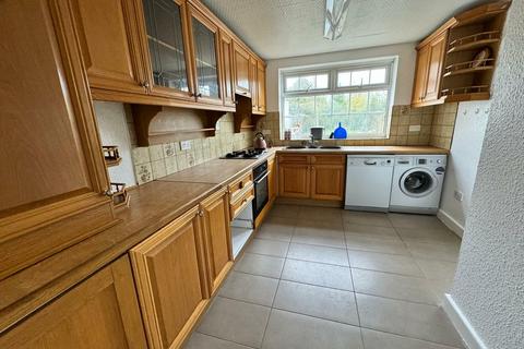 3 bedroom semi-detached house for sale, 17 Avenue Road, London N14 4DA