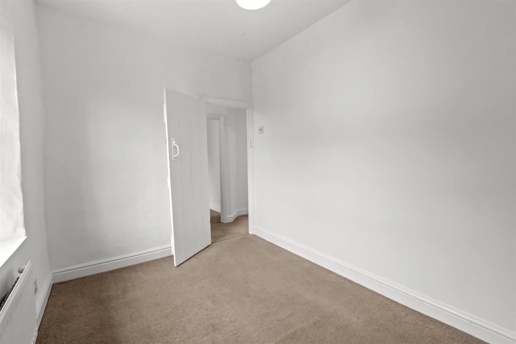 https://media.onthemarket.com/properties/16212603/1521157114/image-17-1024x1024.jpg