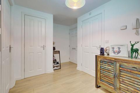 2 bedroom flat for sale, Robins Path, Benfleet, SS7