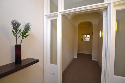 1 bedroom flat to rent, Castle Terrace, West End, Edinburgh, EH1