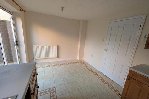 3 bedroom terraced house to rent, Wissey Way, Ely CB6