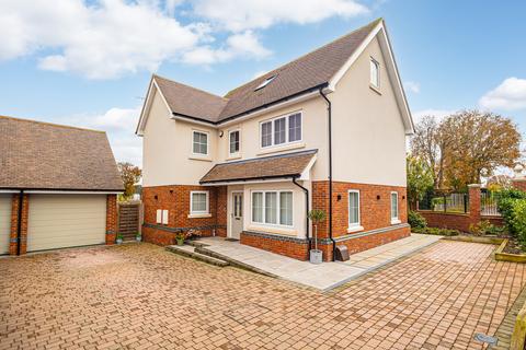 5 bedroom detached house for sale, Chase Mews, Benfleet, SS7