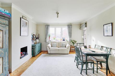 2 bedroom maisonette for sale, Thames Village, Chiswick, W4