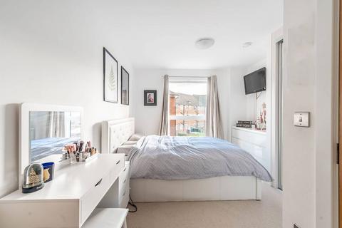 3 bedroom flat for sale, Lyon Square, Harrow, HA1