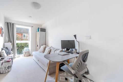 3 bedroom flat for sale, Lyon Square, Harrow, HA1