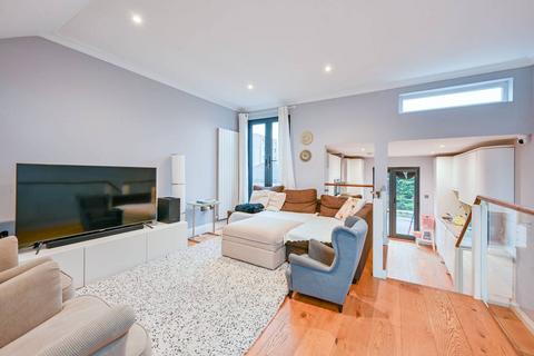 3 bedroom flat for sale, Kingswood Road, Chiswick, London, W4