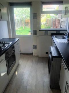 3 bedroom terraced house to rent, Bushgrove Road, Dagenham, RM8