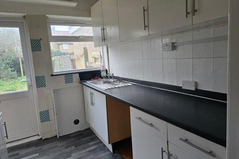 3 bedroom terraced house to rent, Bushgrove Road, Dagenham, RM8