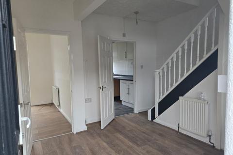 3 bedroom terraced house to rent, Bushgrove Road, Dagenham, RM8