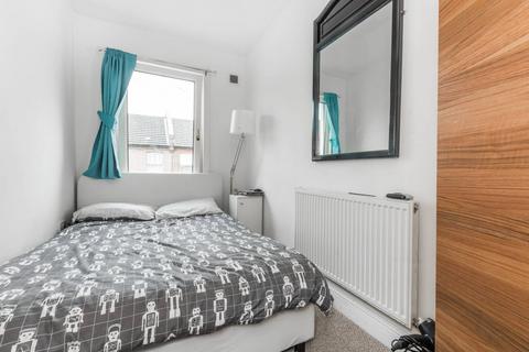 3 bedroom flat for sale, Chesterton Terrace, Plaistow, London, E13