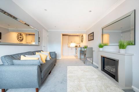 1 bedroom flat for sale, Allingham Court, Farncombe, Godalming, GU7