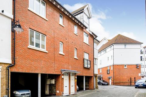 4 bedroom terraced house to rent, Drying Shed Lane, Kent CT1