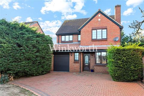 4 bedroom detached house for sale, Crothall Close, London, N13