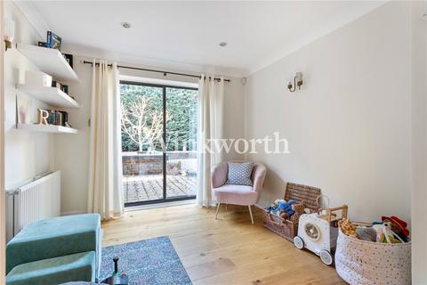 4 bedroom detached house for sale, Crothall Close, London, N13