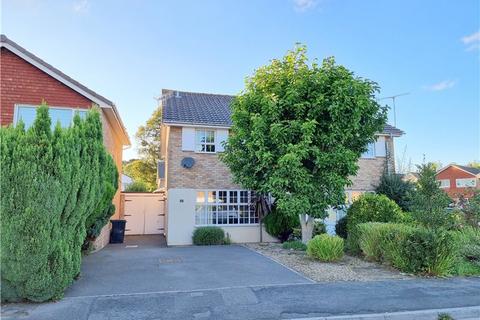 3 bedroom semi-detached house to rent, Court Close, Bristol BS20