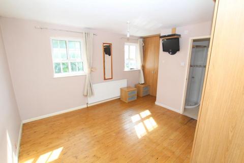 3 bedroom semi-detached house to rent, Court Close, Bristol BS20