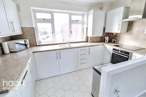 1 bedroom flat for sale, Rayleigh Road, Benfleet