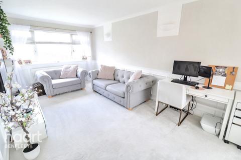 1 bedroom flat for sale, Rayleigh Road, Benfleet